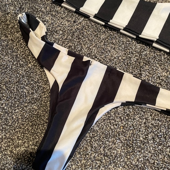 Black and white bikini striped bikini set - Picture 3 of 3